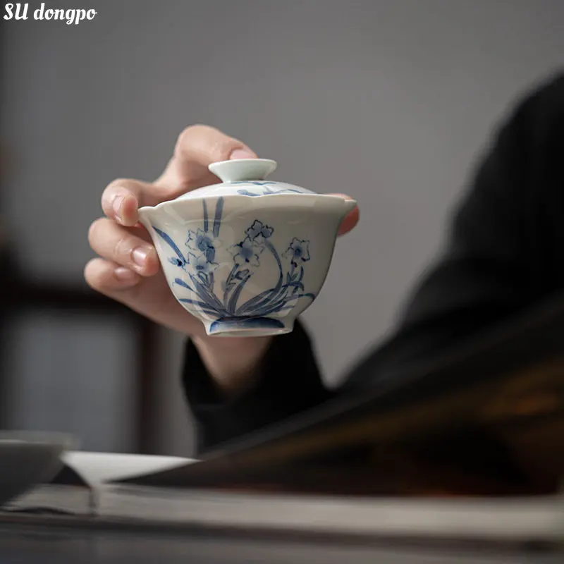 

Hand-painted Orchid Gaiwan Tea Cup Blue and White Porcelain Tea Bowl Ceramic Tea Maker Chinese Kungfu Tea Set Souvenir Gifts