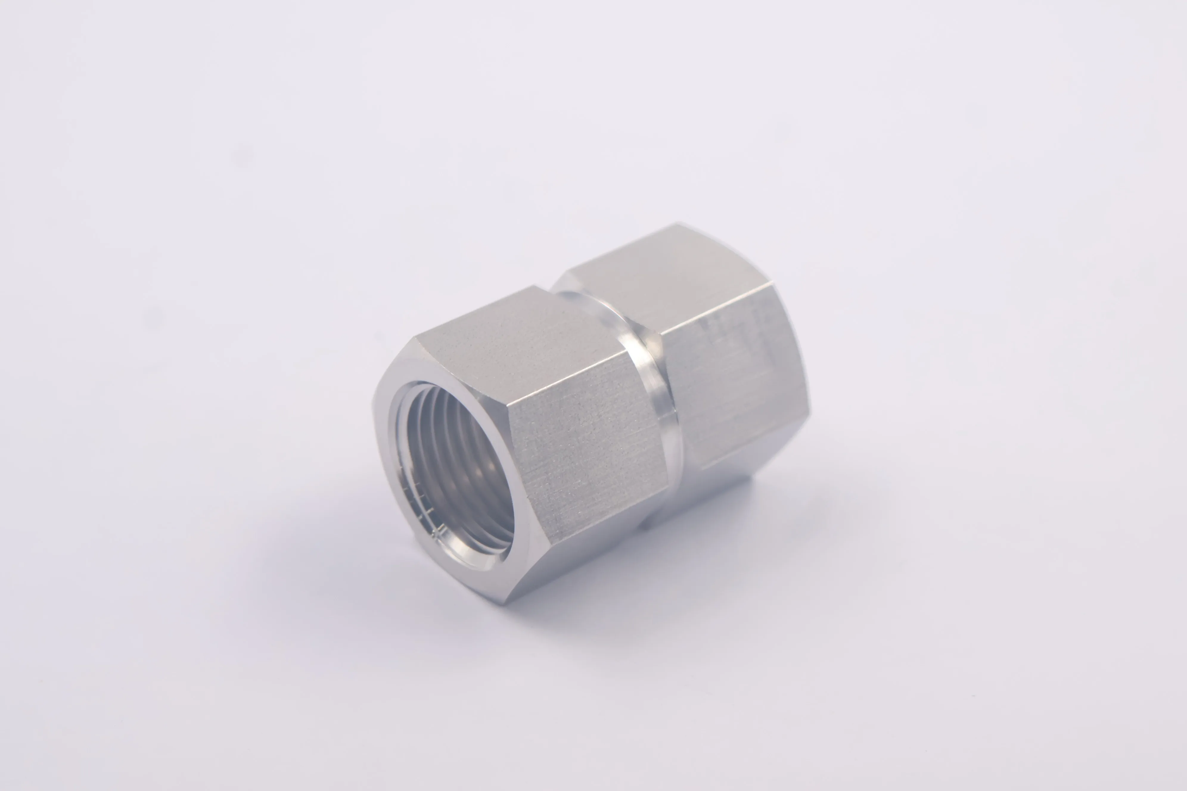 SS-8-HCG-RT, Stainless Steel Pipe Fitting, Hex Coupling, 1/2 in. Female ISO Tapered Thr