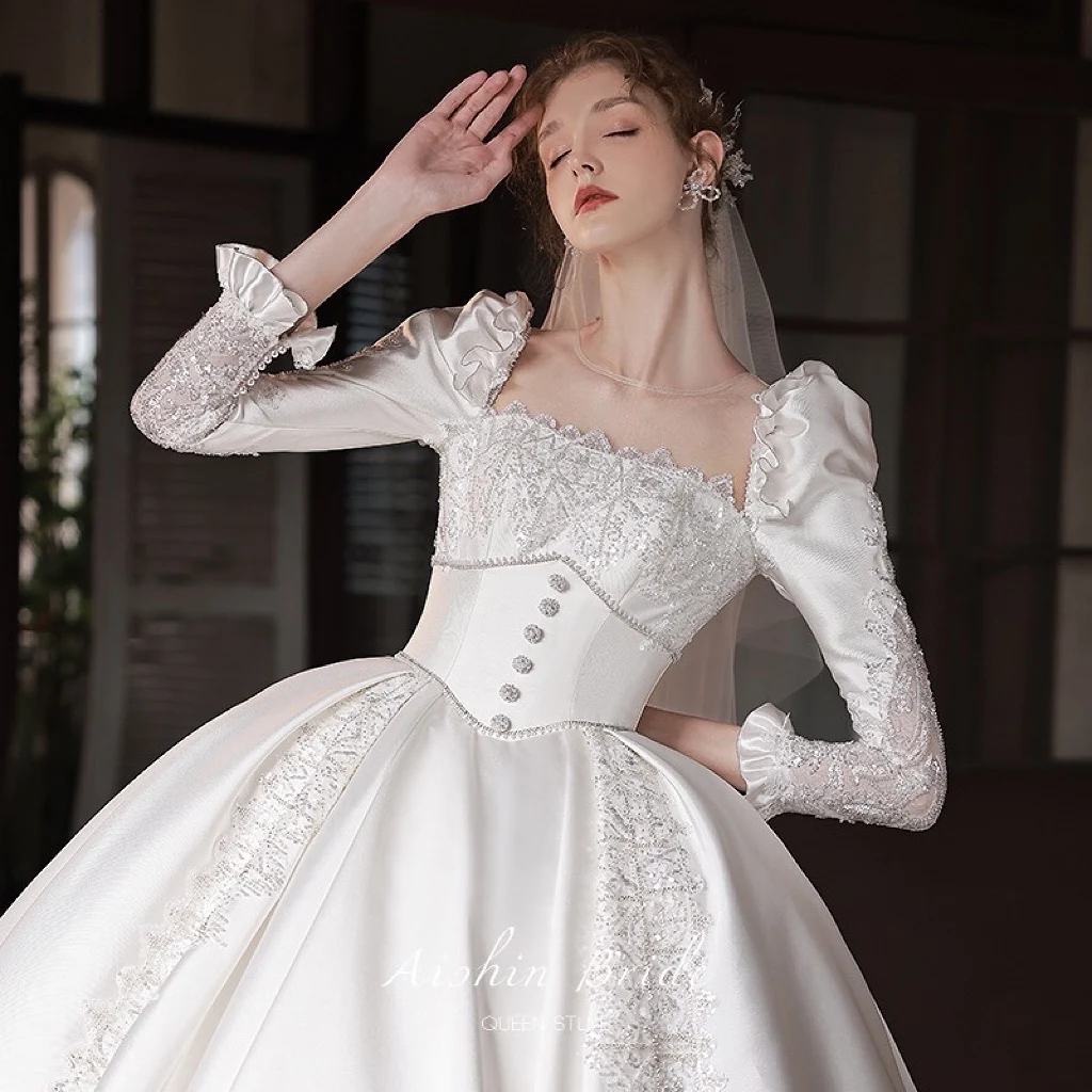 

Gorgeous Wedding Dresses Satin Applique Sweep Train Backless Lace Up Empire Button Long Sleeves O-Neck Church Bridal Gowns 2024