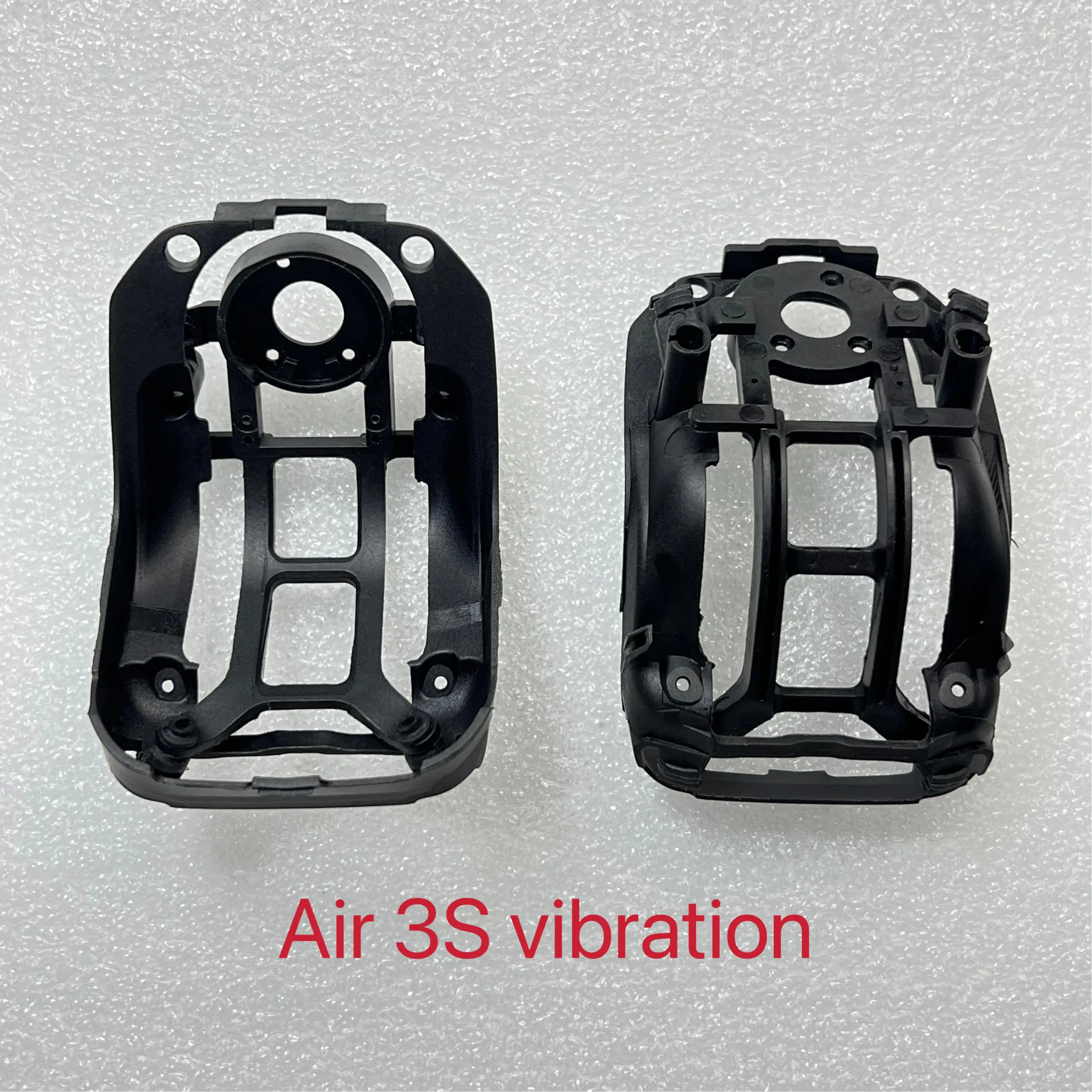 Gros plan sur un amortisseur de vibrations pour DJI Air 3S, montrant les détails en silicone et l'embout métallique.