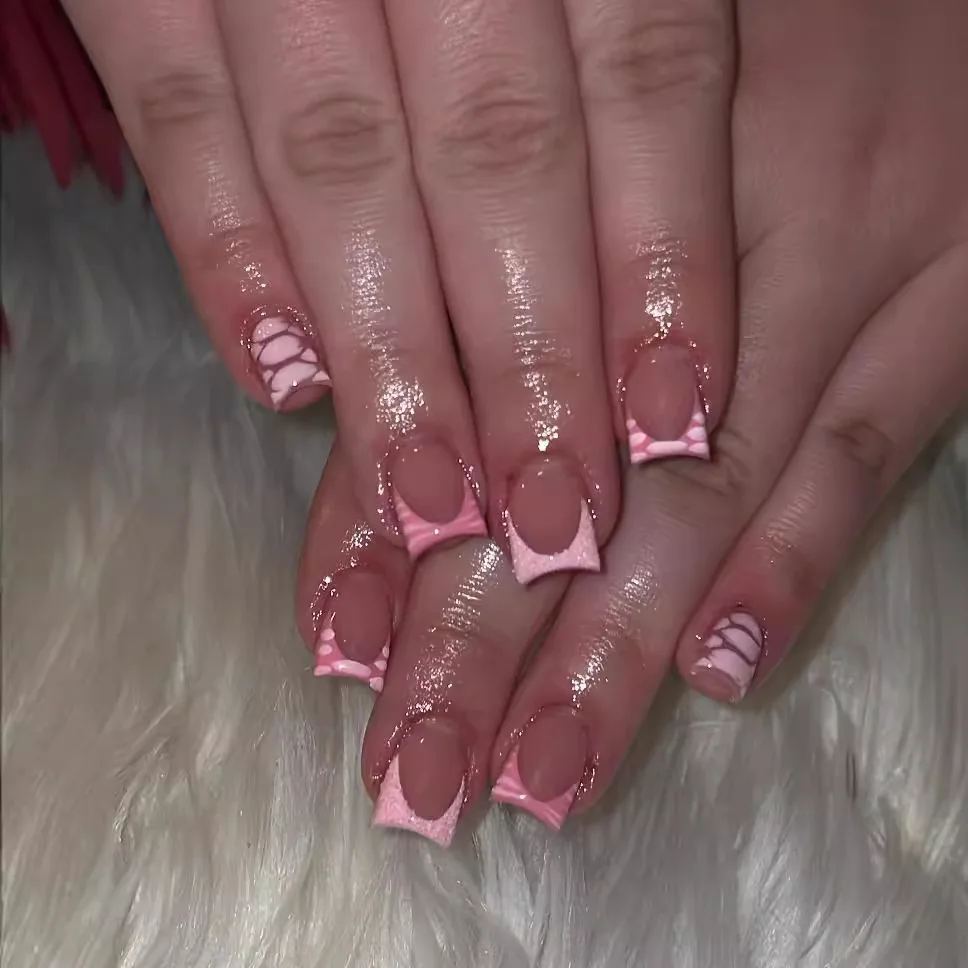 24Pcs French Pink Press on Nails Short Square Head Fake Nails Flower Rhinestone Design Wearable Finished False Nail Tips