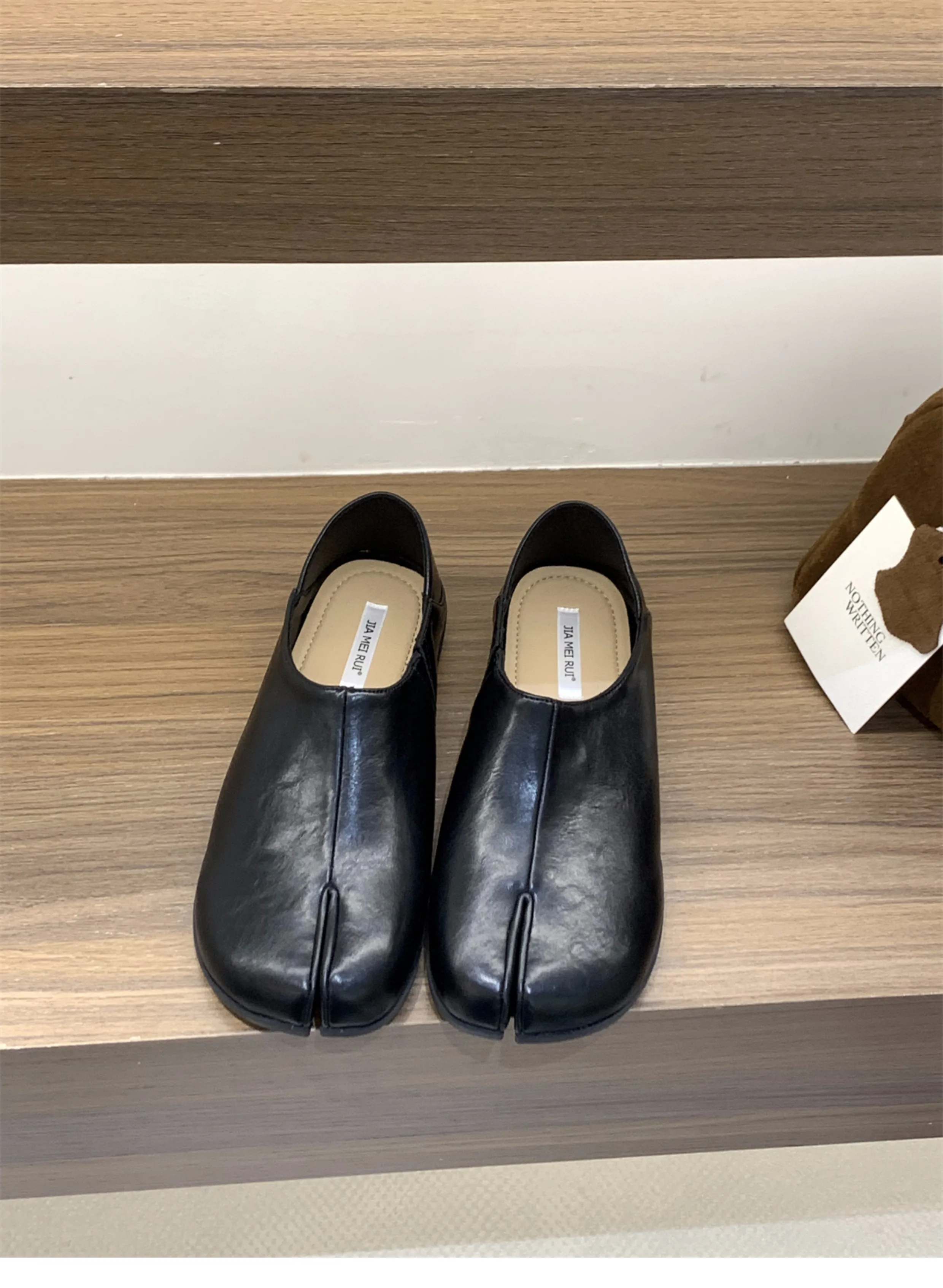2025 Japanese Style Tabi Ninja Shoes Women Retro Suede Flats