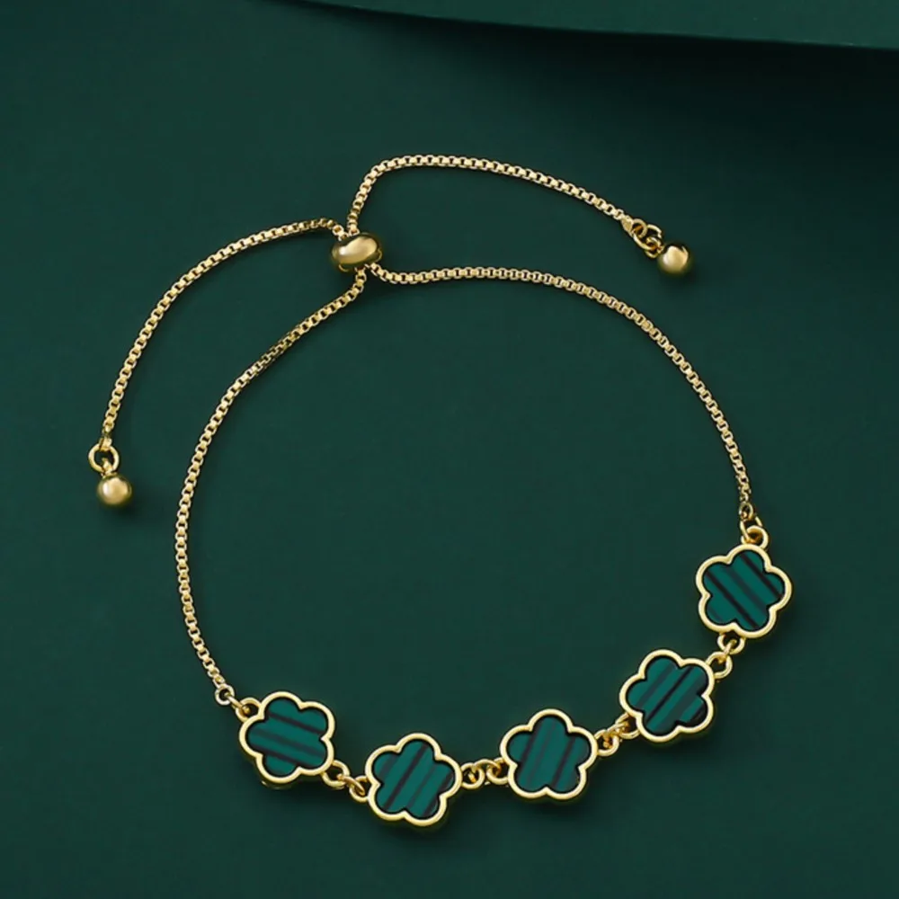 Elegant Adjustable Chic Five Flower Bracelet for Women Vinatge Floral Chain Bracelet Perfect for Casual Attire & Gifting