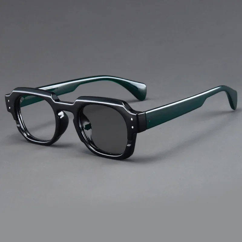 Stylish Oversized Photochromic Grey-tinted Reading Glasses for Trendy Eye Protection