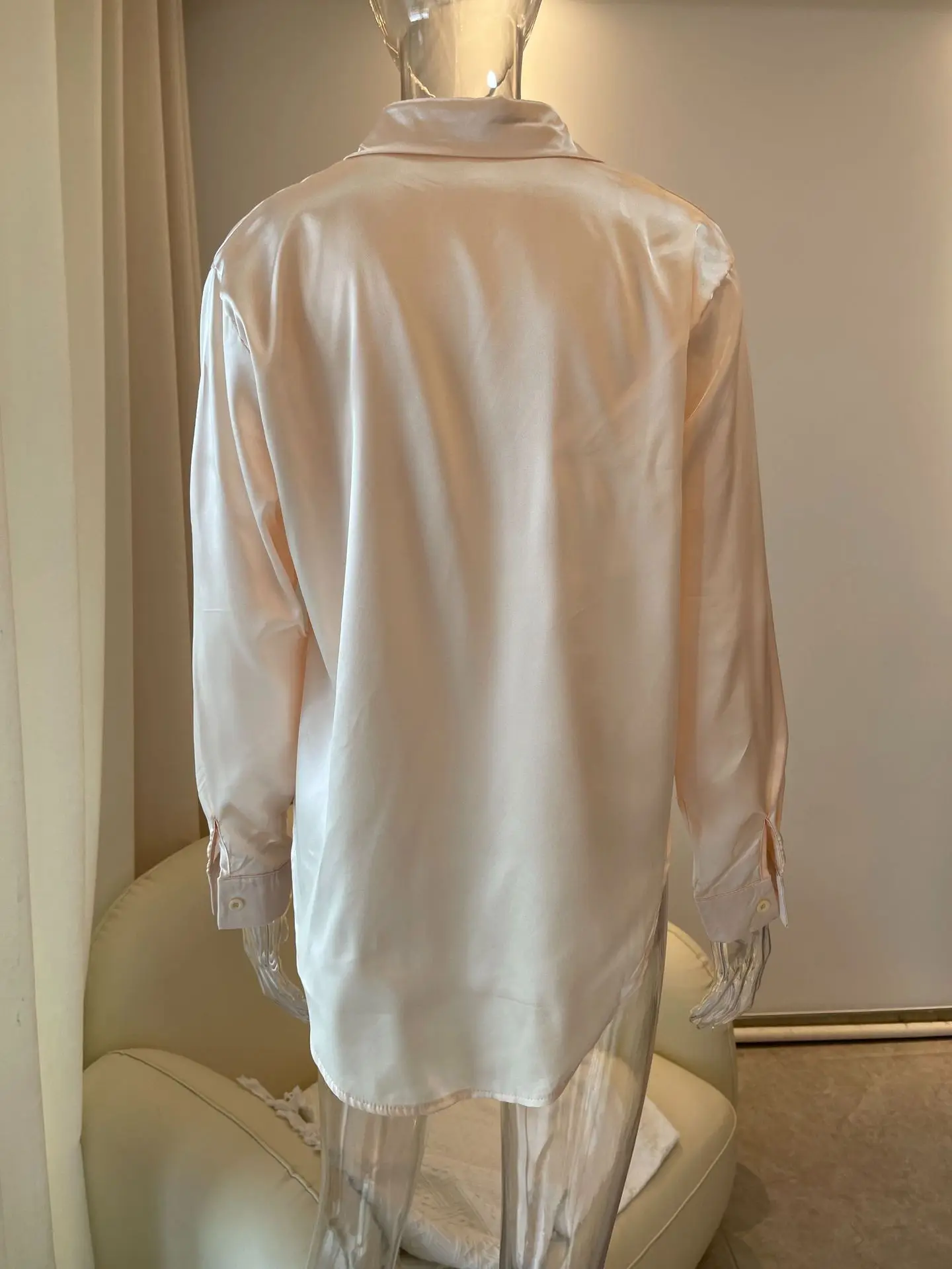 Damen Satin-Seidenhemd Frühling Sommer Umlegekragen Langarm Knopfleiste Lose Büro-Arbeitsbluse Oberteile – Detail 4