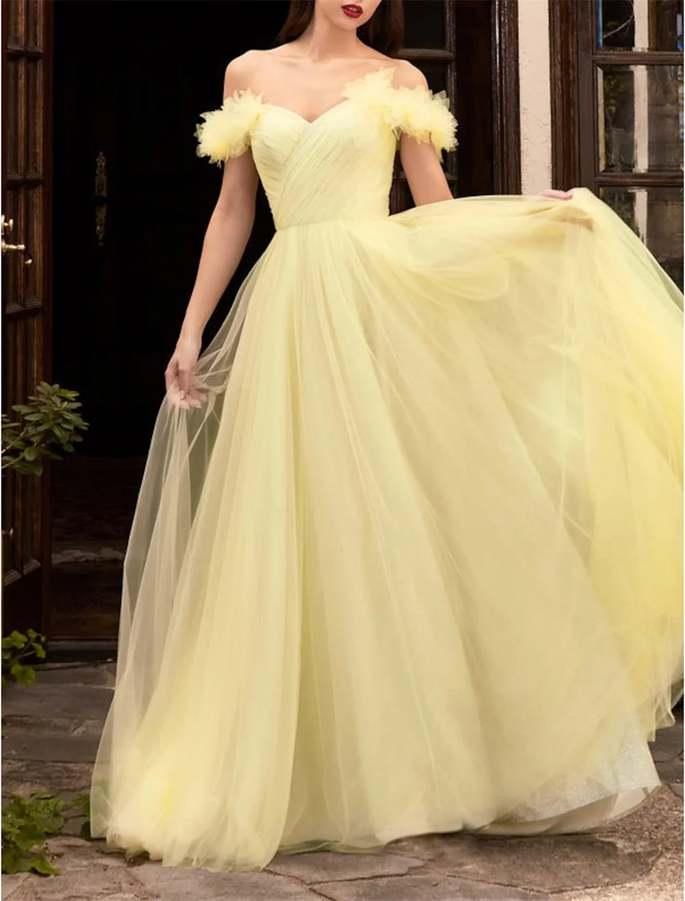 

2024 Formal Luxury Gowns Celebrity Dress Style Puffy Prom Birthday V Neck Short Sleeve Floor Length Tulle with Shouder Flower