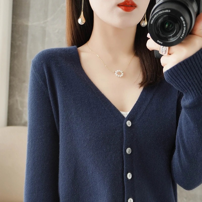 2024 Cárdigans de mujer, prendas de vestir exteriores de punto de manga larga, suéteres sólidos finos de primavera y otoño, prendas de punto con cuello en V, cárdigans de moda coreana