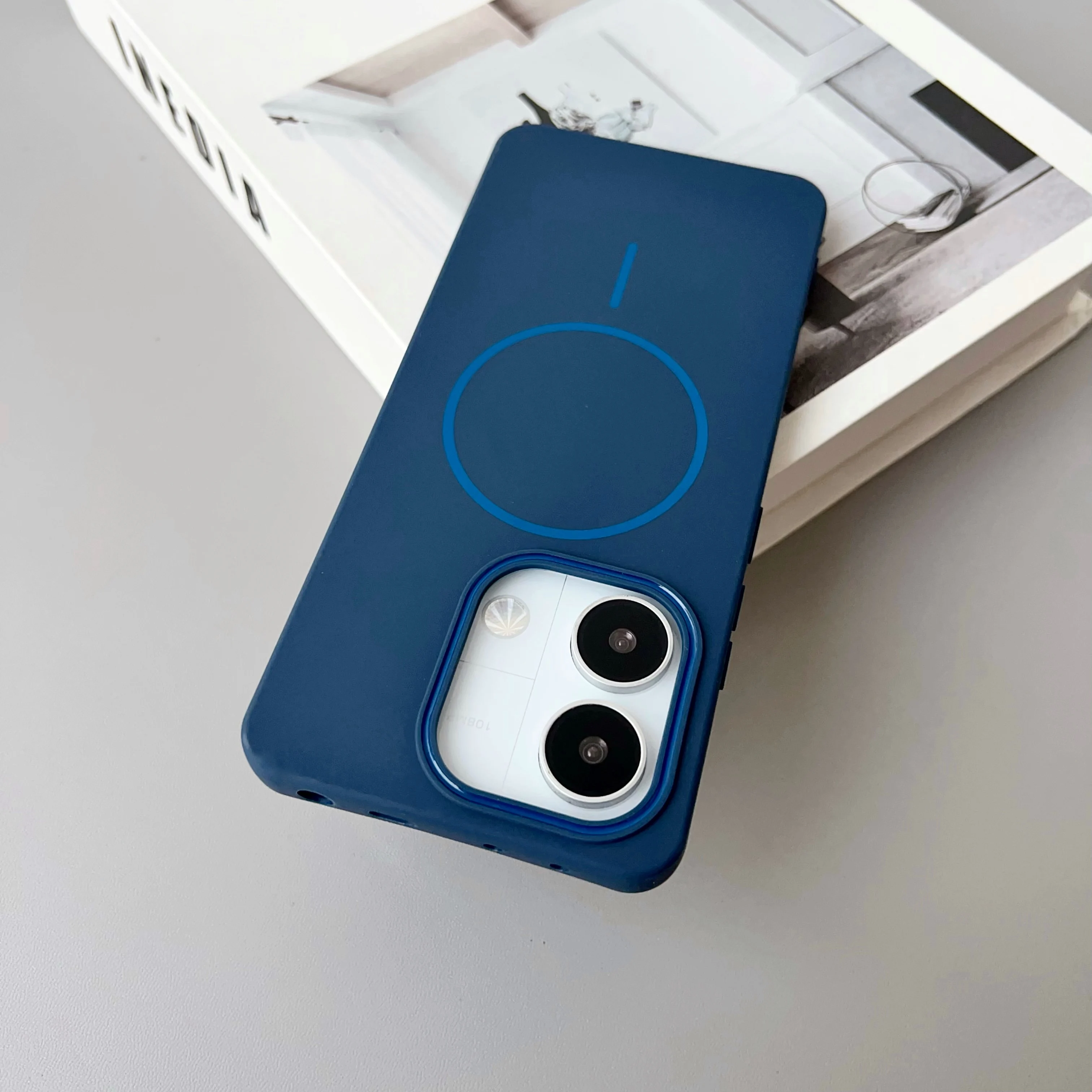 New Skin-Sensitive Magnetic Solid Color Phone Protective Case