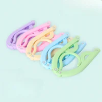 T Travel Portable Folding Clothes Hanger Household To Go Plastic Non-slip Outdoor Clotheshorse Suitable for Business Travel 1