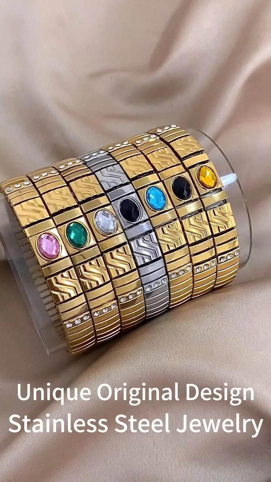 Bracciale elasticizzato vintage italiano Dolceoro in acciaio inossidabile elastico con accenti dorati - Italia