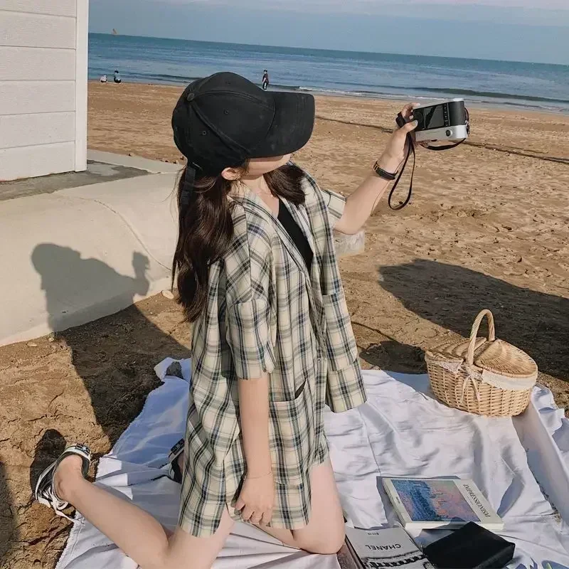 

2022 New Spring and Summer Korean Plaid Suit + Fashionable Age Reducing Casual Shorts Three Piece Set Elegant Women's Suit