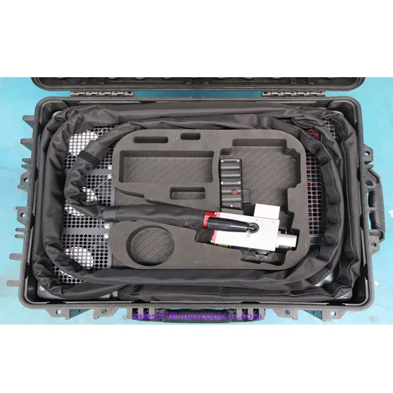New Technology Handheld Suitcase Laser Cleaner Portable Precision for Rust Removal / Laser Clean Wood Surface 6