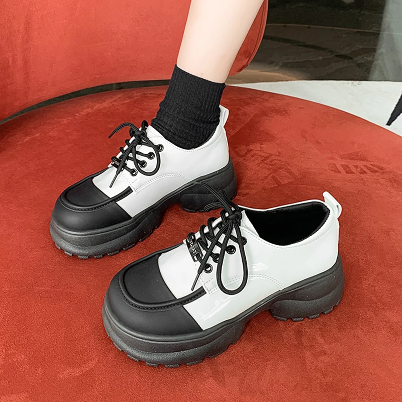 

Туфли женские с закрытым носком, универсальные лоферы на платформе, с мехом, с круглым носком, в британском стиле, черные, на осень