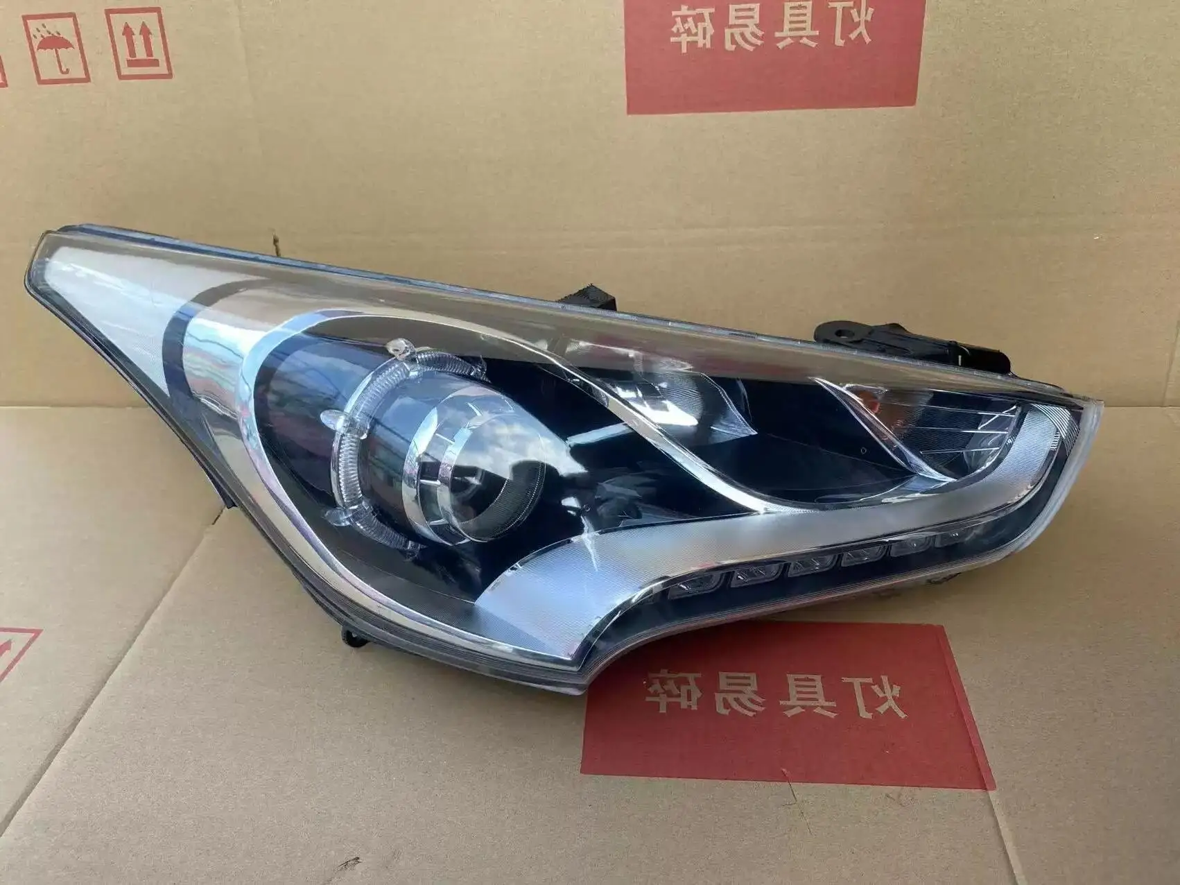 

Car Headlight assembly For Hyundai Veloster 2011 head lamp LED Daytime Running Light DRL