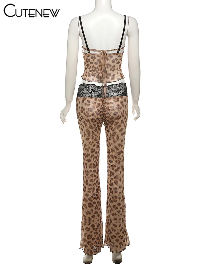 Conjunto de dos piezas de encaje con retazos para mujer, camisola sexy estilo hipster con tirantes finos y pantalones ajustados de cintura alta, ropa femenina