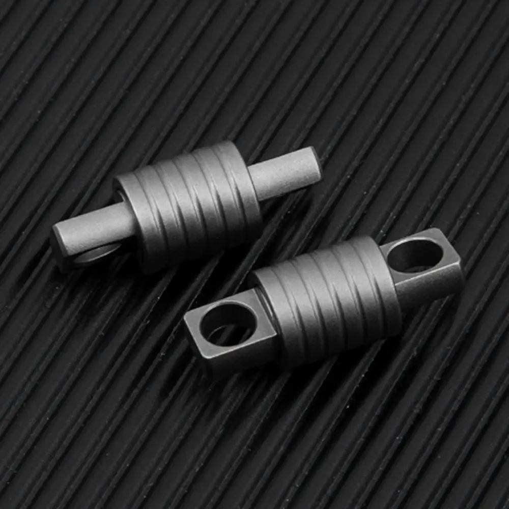 New Portable Titanium Alloy Keychain Ultra-light 360° Rotatable Brass Keychain Car Key Ring Outdoor Small Tool