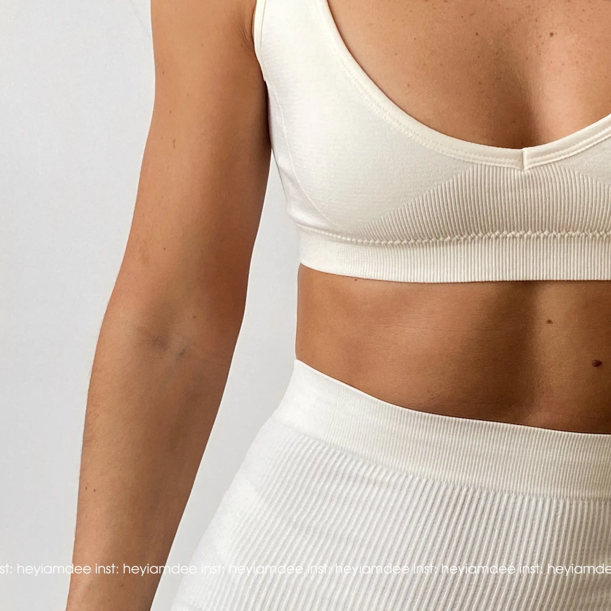 Seamless Bras Set Women Vneck Bralette Top Low Waist Thong Panties Wireless Brassiere Sexy Lingerie Set Female Ribbed_voghion.com