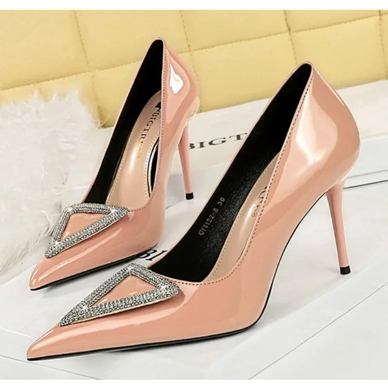 

SHOES Banquet Women's Shoes: Patent leather pumps, pointed toe, ultra-high heels, triangle heels