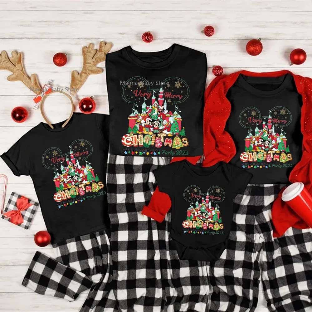 Very Merry Christmas Party 2023 Camicie Abbinate Alla Famiglia Cute Mickey Minnie Mouse And Friends Print Disney Xmas Trip Outfits