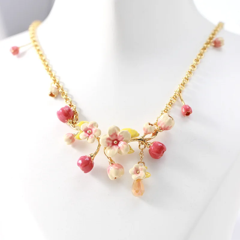 

2024 Trendy and Fashionable Spring/summer New Products, Sweet and Fresh Pink Peach Blossom and Flower Bud Niche Necklaces