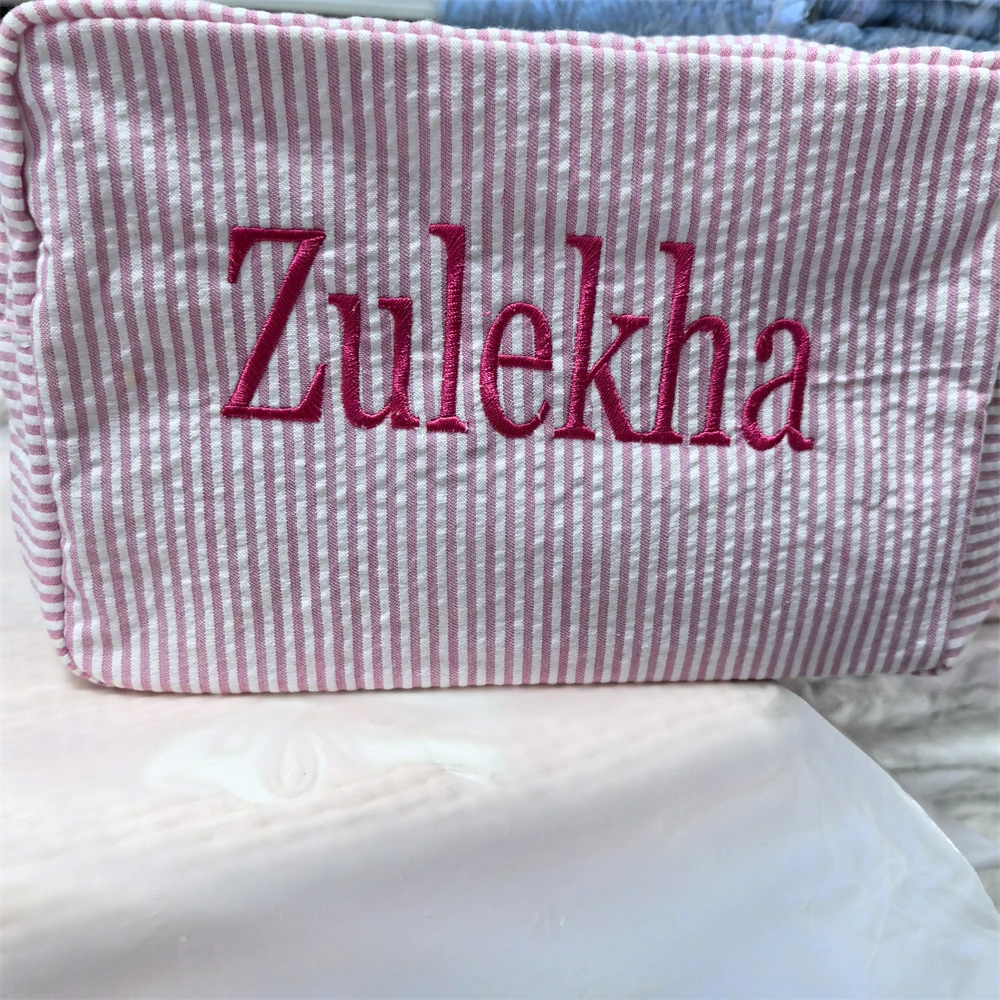 

Personalized Embroidery Name Women's Makeup Bag Bridesmaid Wedding Gift Customized Seersucker Case Travel Toiletry Bag with Name