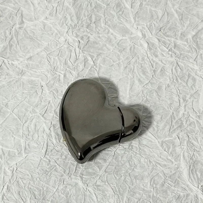 Luxury Alloy Metal Inflatable Lighter With Love Shaped Portable High Quality Personalized Design As a Gift for Men and Women 2