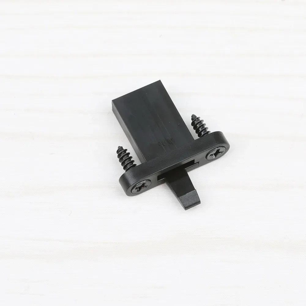 Vue détaillée des supports de connecteur servo, conçus pour une fixation sécurisée des câbles en modélisme.