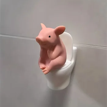 Simpatica statuetta di maiale sulla toilette: una stravagante decorazione da scrivania per il bagno che allevia lo stress e serve come un ornamento squisito