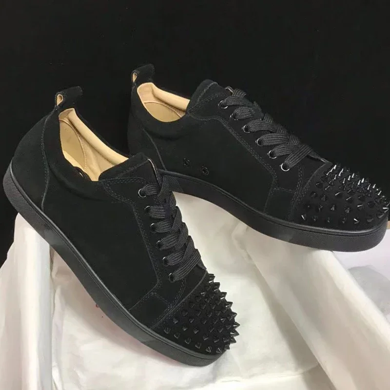 

Men Luxury Fashion Rivet Shoes Cow Suede Leather Shoe Punk Rock Dresses Breathable Flats Sneakers Black Grey Footwear Zapatos
