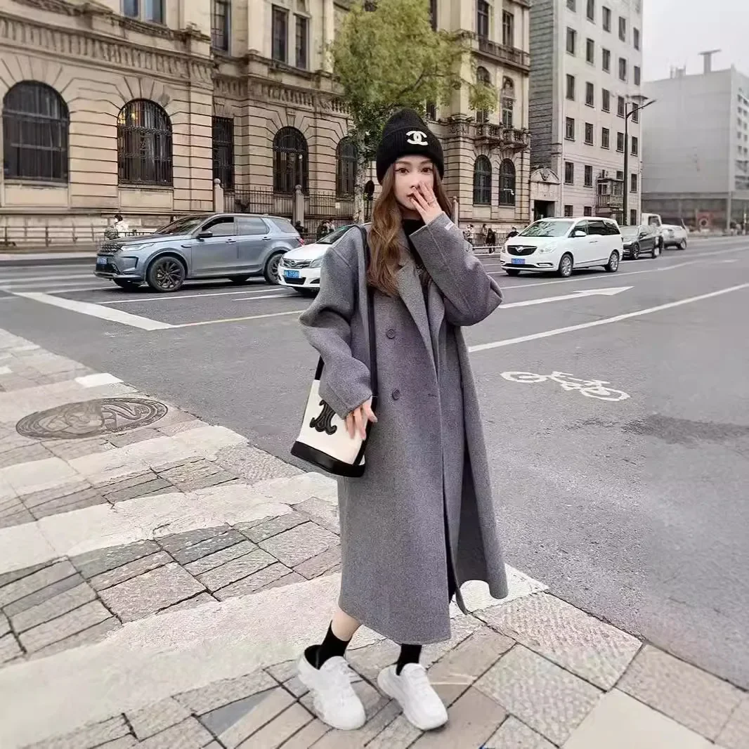 معطف صوفي وردي للنساء فضفاض متوسط الطول على طراز هيبورن ملابس خارجية للخريف والشتاء معطف من ألياف البوليستر على الطراز الكوري الجديد