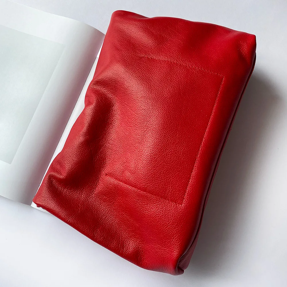 Personality roll-edge leather bag side view