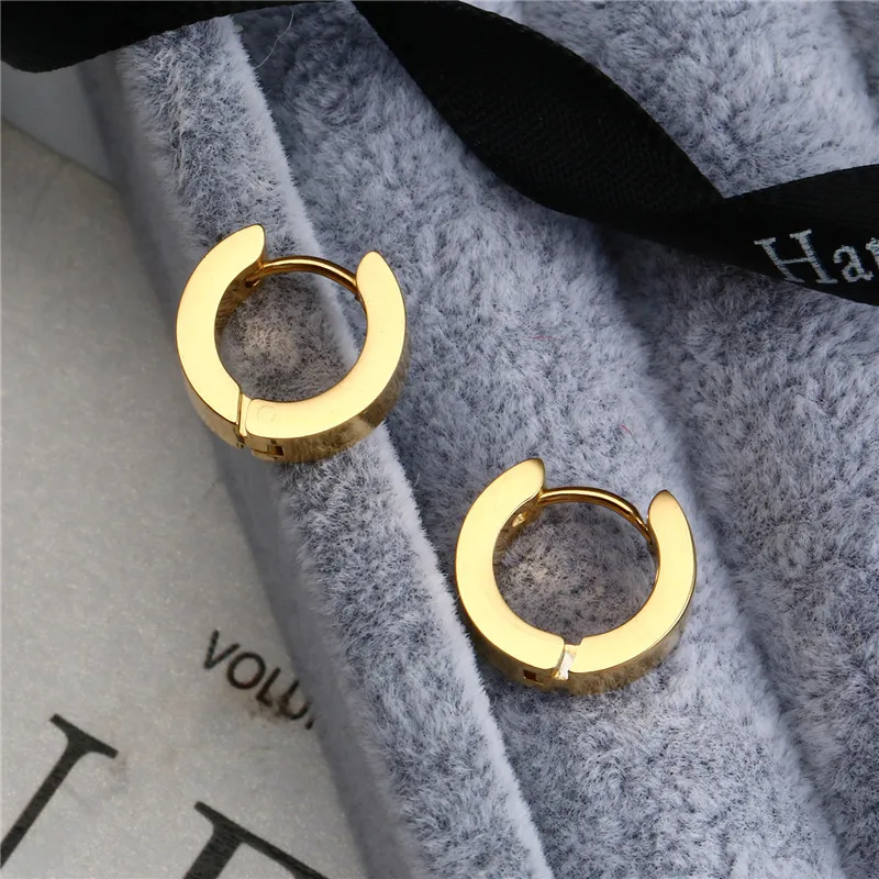 1 paar Nette Stern Feder Spike Männliche Womem Edelstahl Piercing Kreuze Hoop Ohrringe Ungewöhnliche Punk Schmuck Geschenk Trendy moderne – Detail 2
