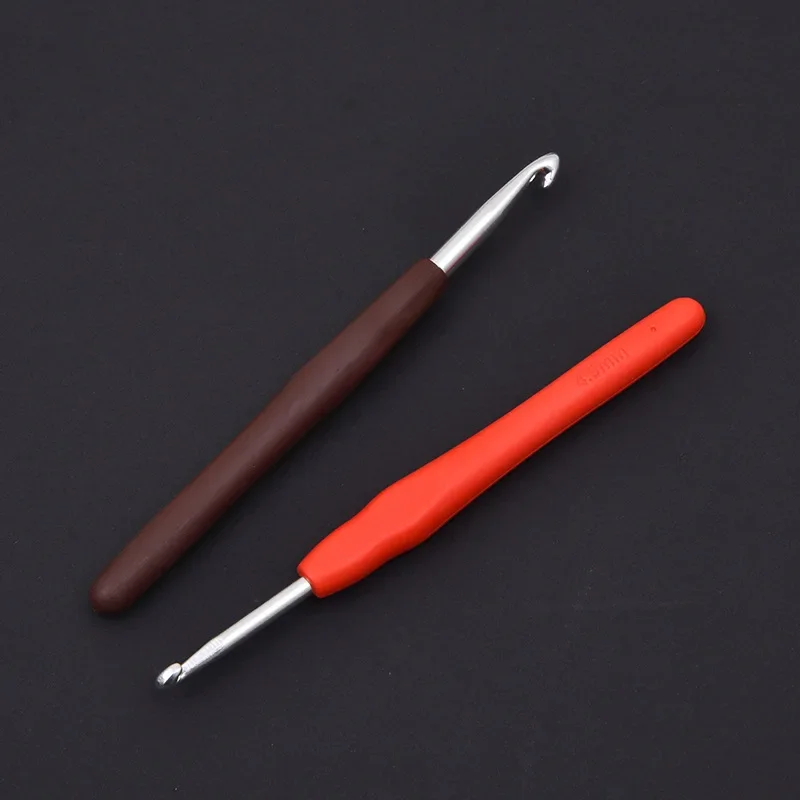 Hand knitted Rainbow Soft handle Crochet Hooks Set TPR & Aluminum Material with Yarn Needles