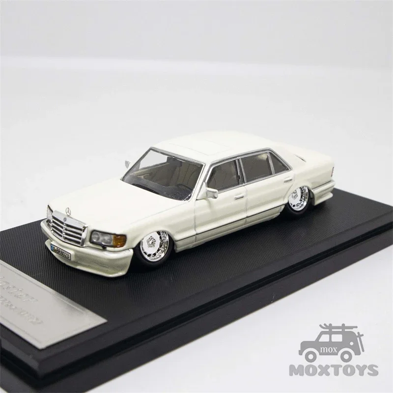 

Модель автомобиля под давлением мастер 1:64 S560 W126 JDM