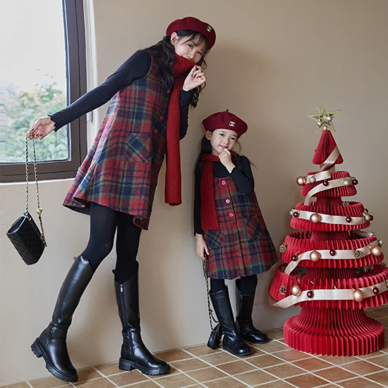 Abiti senza maniche scozzesi per natale per mamma e figlia