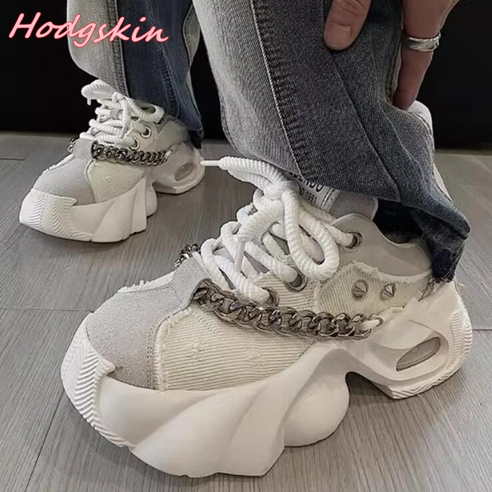 2024 New Men Shoes Round Toe Metal Chain Decoration Thick Sole Flat with Shoes Casual All-match Height Increasing Fashion Shoes