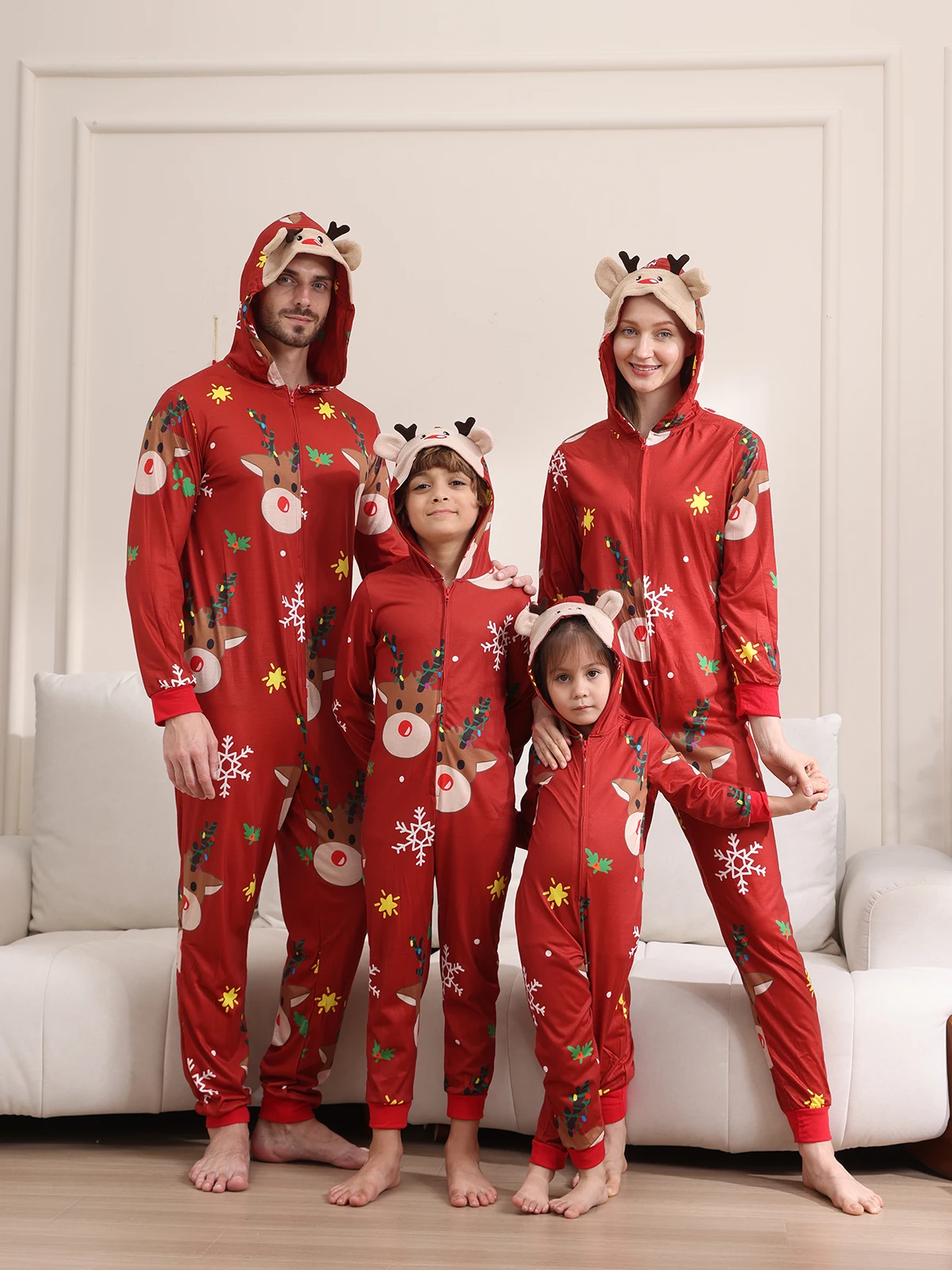 thumbnail image 1 of Pijamas familiares de moda navideña 2024, mono con capucha con estampado de dibujos animados navideños, conjuntos a juego para madre e hijo, ropa para bebés y fiestas, 1 of 5