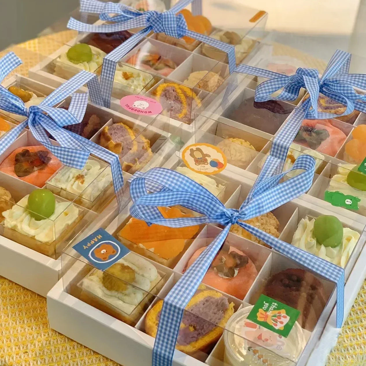 

5pcs Paper Cupcake Candy Packaging Box Clear Window Wedding Birthday Party Dessert Biscuit Packing Bag 9 Grids Gifts Favors Box