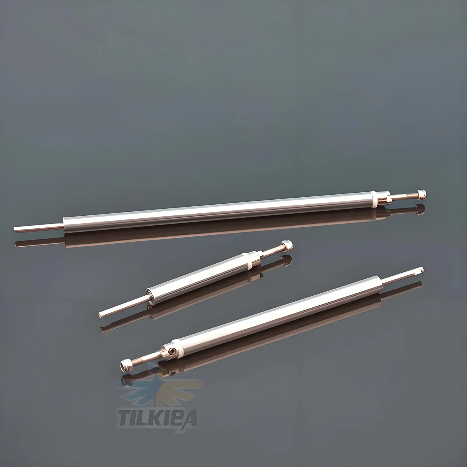 Ensemble de cinq arbres de transmission pour bateau RC en acier inox 304, longueurs 10 à 30cm, disposés en éventail.