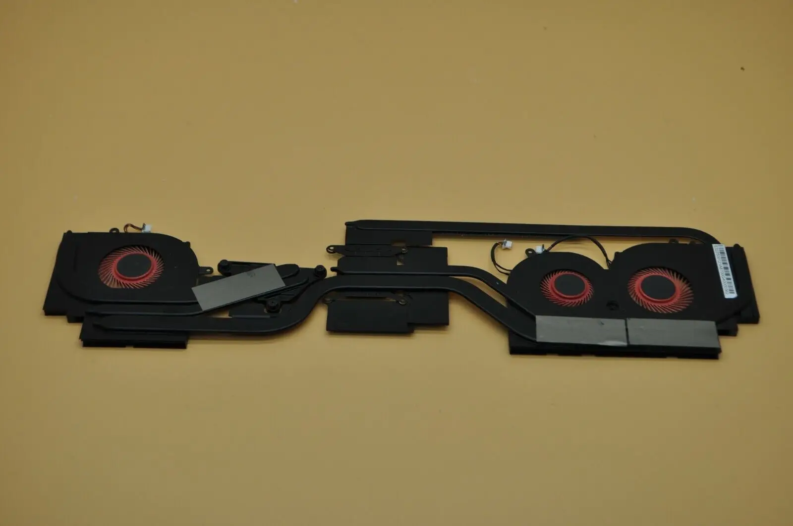 

Для MSI Stealth Pro GS73 GS73VR 6RF CPU GPU охлаждающий вентилятор и радиатор MS-17B5 17B3