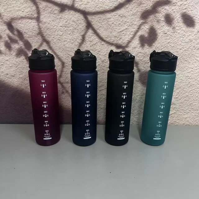 Botella de agua deportiva de 750ml de alta resistencia: Estilo Viral | Emoape
