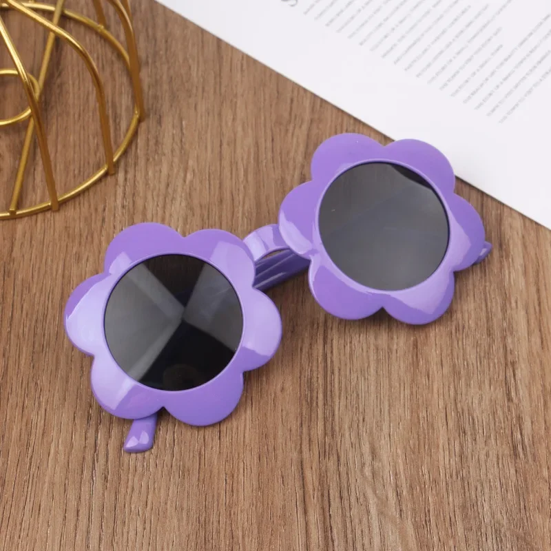 Kids Sunglasses Children Sunglasses Girls Flower-Shaped Translucent Jelly Sunglasses UV Protection Kids Summer Eyewear Outdoor Party Lightweight Comfortable Toddler