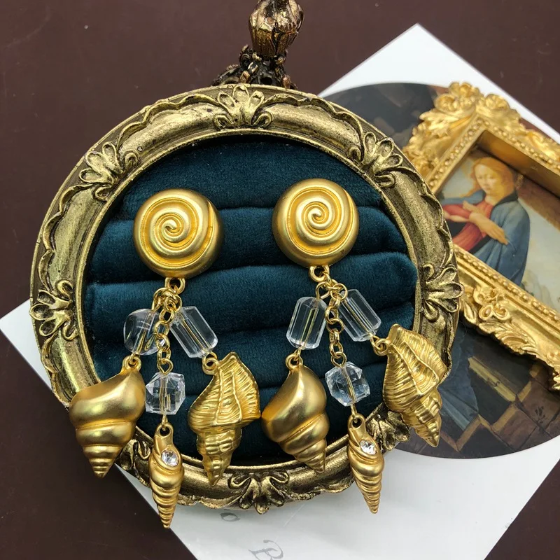 Vintage series snail and conch shaped pendant in Europe and America, medium length gold plated earrings and ear clips
