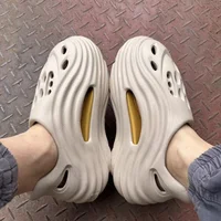 Outdoor Thick Bottom Anti-Slip Beach Sandals Breathable Hole Design Comfortable Men's Slippers Slip-On Shoes for Traveling