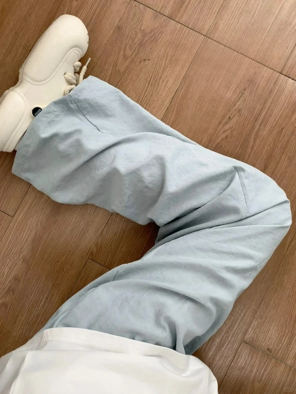 시원한 느낌의 밀크 블루 벨 하의 여성 여름 얇은 하이 웨이스트 드레이프 스트..