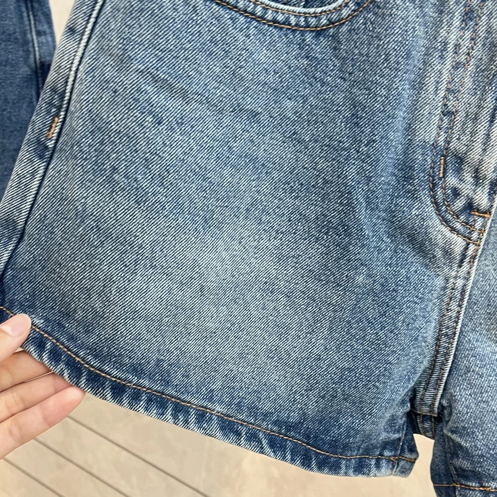 2024 Spring/Summer New Women's Display Body Shorts, High Waist Jeans, Retro Wash Hot Pants, Triangle Letter Logo