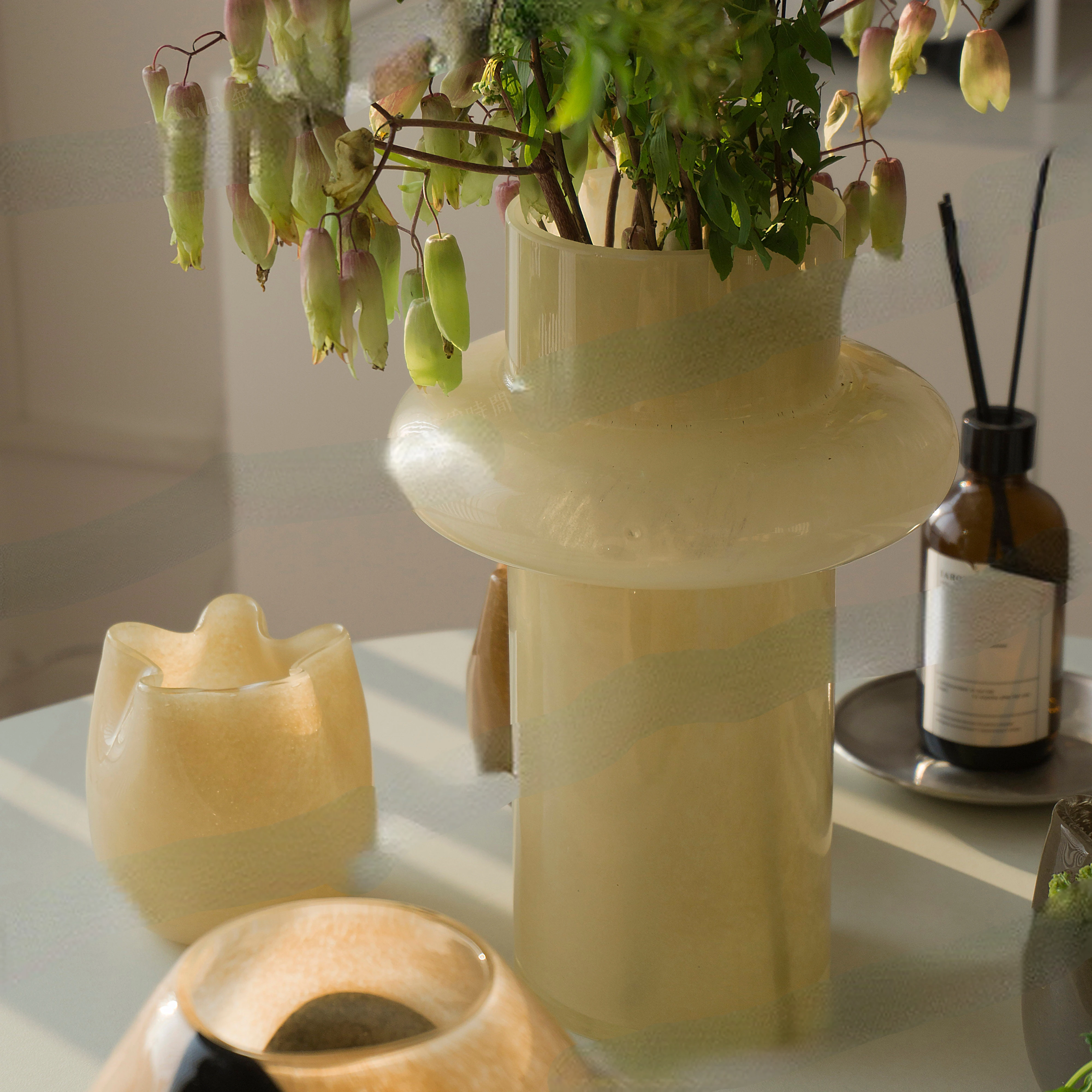 

Vintage vase, milk jade sense beige cross French oriental retro high-end art glazed flower ware