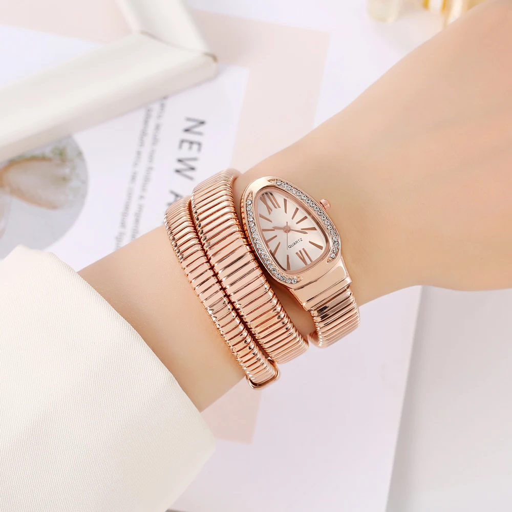 ساعة سوار اعوج ملفوفة في ساعة كوارتز عصرية، قرص صغ...