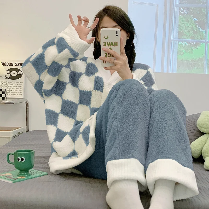 

Coral velvet autumn and winter pajamas for women, thickened and plush casual fashion V-neck set
