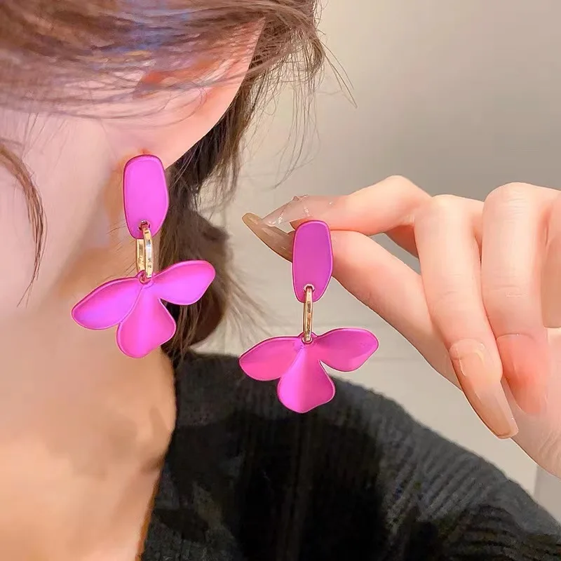 Fashion Exaggerated Matte Petal Stud Earrings Creative Contrast Asymmetric Floral Earrings Women Personality Party Jewelry Gifts